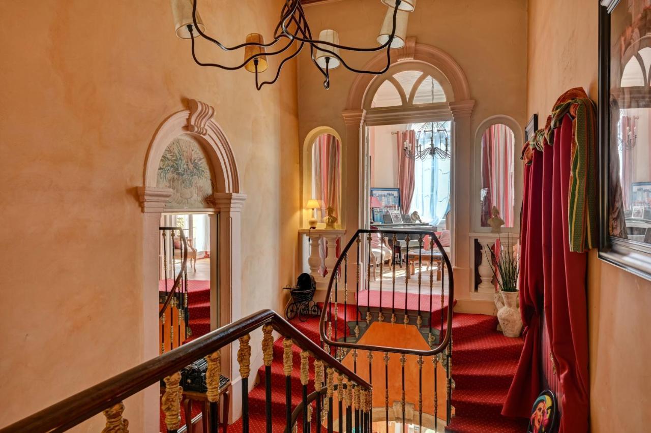 Hotel Des Artistes Тараскон Экстерьер фото