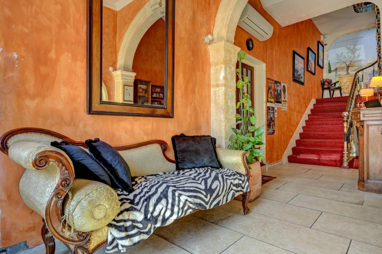 Hotel Des Artistes Тараскон Экстерьер фото